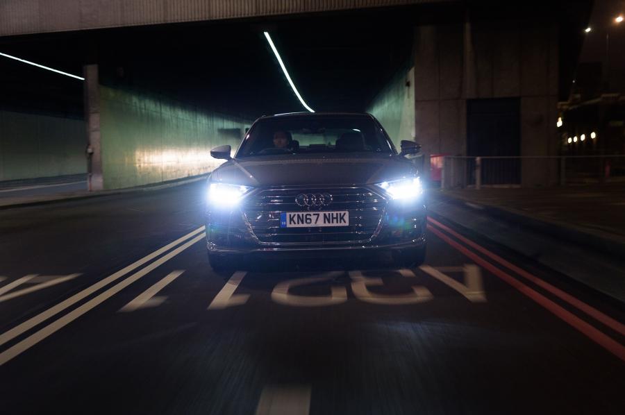  Audi A8 L 50 TDI Quattro (D5) 2017 года  (UK) (фото 19 из 40)